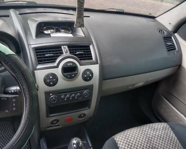 Серый Рено Меган, объемом двигателя 1.87 л и пробегом 300 тыс. км за 3400 $, фото 3 на Automoto.ua