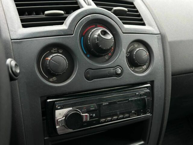 Рено Меган 2003 в Кривом Роге на Automoto.ua Серый Рено Меган, объемом двигателя 1.6 л и пробегом 240 тыс. км за 3300 $, фото 14 на Automoto.ua