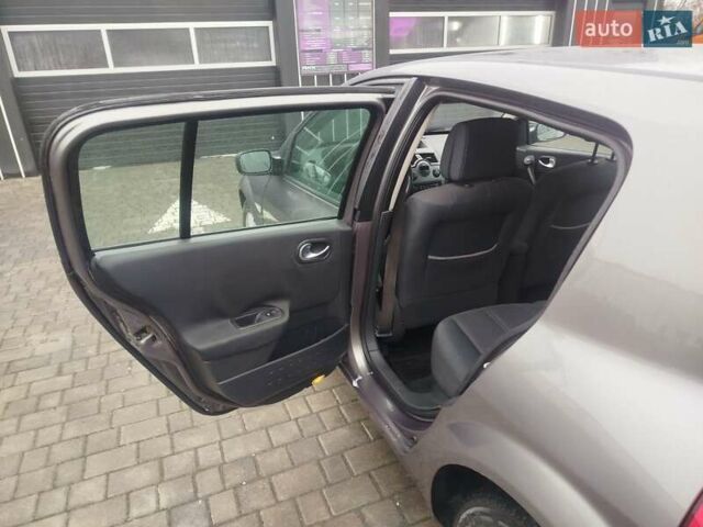 Серый Рено Меган, объемом двигателя 1.87 л и пробегом 280 тыс. км за 3500 $, фото 12 на Automoto.ua