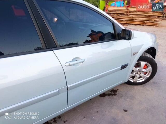 Сірий Рено Меган, об'ємом двигуна 1.6 л та пробігом 230 тис. км за 4200 $, фото 7 на Automoto.ua