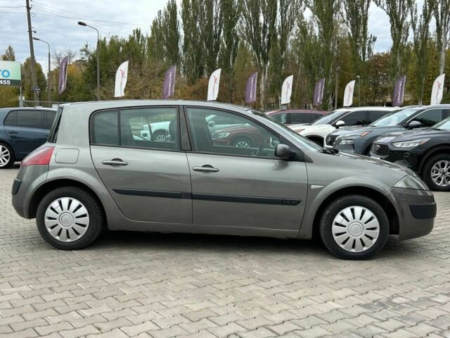 Рено Меган 2003 в Кривом Роге на Automoto.ua Серый Рено Меган, объемом двигателя 1.6 л и пробегом 240 тыс. км за 3300 $, фото 7 на Automoto.ua