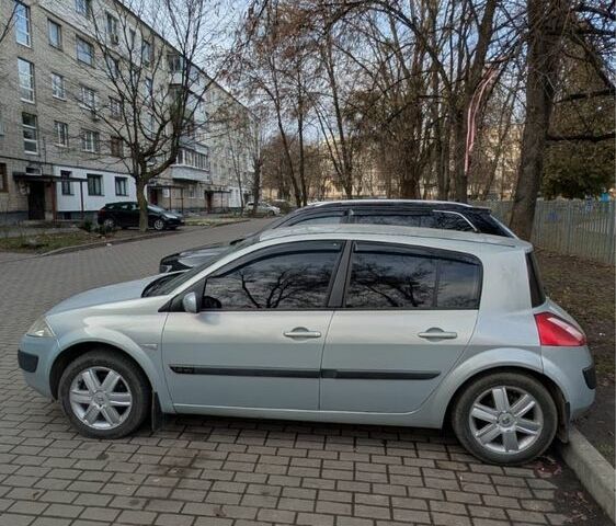 Серый Рено Меган, объемом двигателя 1.6 л и пробегом 230 тыс. км за 2000 $, фото 4 на Automoto.ua