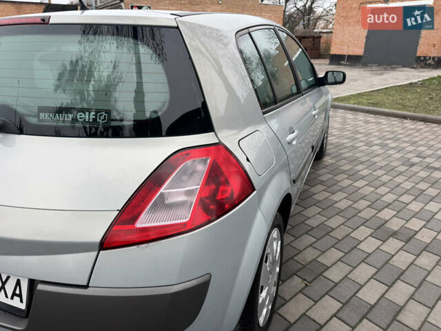 Серый Рено Меган, объемом двигателя 2 л и пробегом 242 тыс. км за 4900 $, фото 12 на Automoto.ua