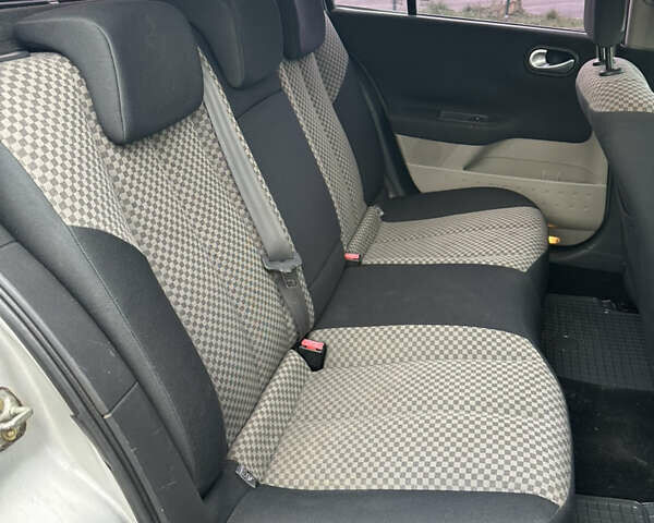 Сірий Рено Меган, об'ємом двигуна 1.46 л та пробігом 240 тис. км за 3999 $, фото 8 на Automoto.ua