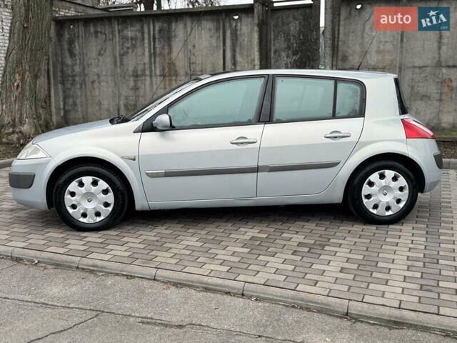 Серый Рено Меган, объемом двигателя 2 л и пробегом 242 тыс. км за 4900 $, фото 1 на Automoto.ua