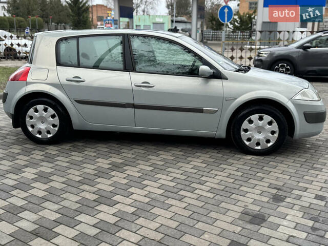 Серый Рено Меган, объемом двигателя 2 л и пробегом 242 тыс. км за 4900 $, фото 6 на Automoto.ua