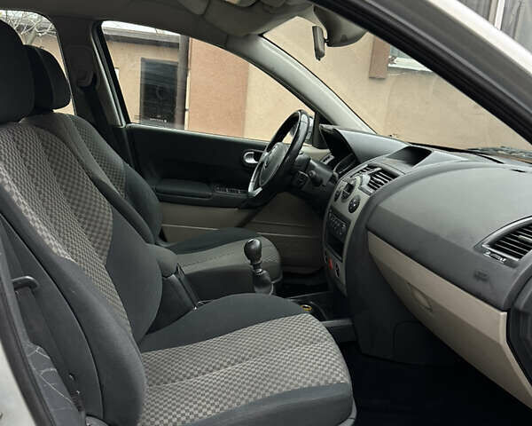 Серый Рено Меган, объемом двигателя 1.9 л и пробегом 330 тыс. км за 3450 $, фото 9 на Automoto.ua