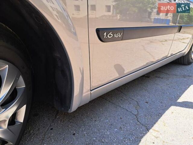 Серый Рено Меган, объемом двигателя 1.6 л и пробегом 131 тыс. км за 4700 $, фото 3 на Automoto.ua