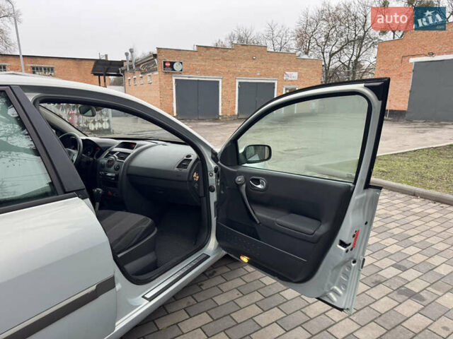 Серый Рено Меган, объемом двигателя 2 л и пробегом 242 тыс. км за 4900 $, фото 22 на Automoto.ua