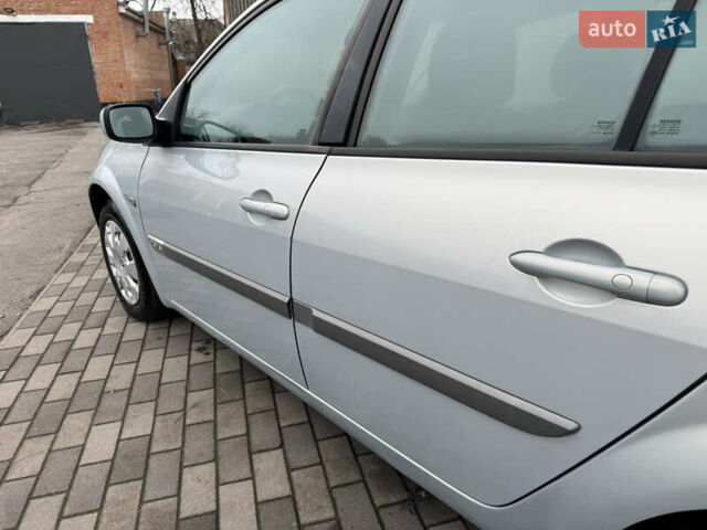 Серый Рено Меган, объемом двигателя 2 л и пробегом 242 тыс. км за 4900 $, фото 11 на Automoto.ua