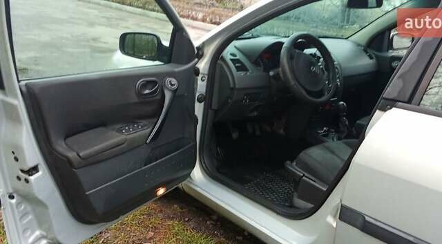 Сірий Рено Меган, об'ємом двигуна 1.87 л та пробігом 239 тис. км за 3000 $, фото 8 на Automoto.ua