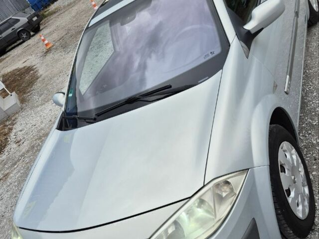 Серый Рено Меган, объемом двигателя 2 л и пробегом 205 тыс. км за 4700 $, фото 5 на Automoto.ua