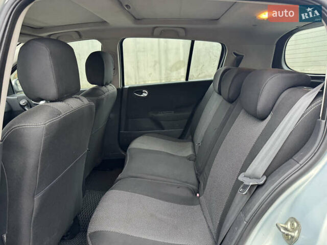 Серый Рено Меган, объемом двигателя 2 л и пробегом 242 тыс. км за 4900 $, фото 27 на Automoto.ua