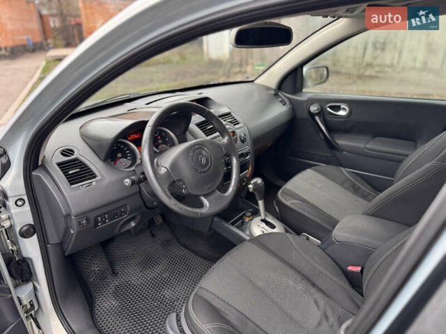 Серый Рено Меган, объемом двигателя 2 л и пробегом 242 тыс. км за 4900 $, фото 19 на Automoto.ua