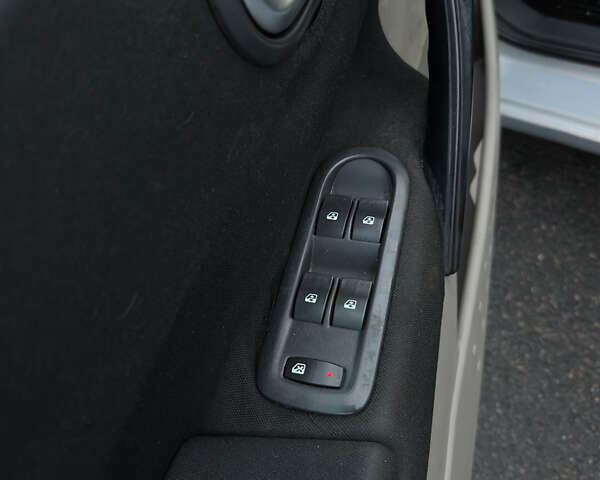 Серый Рено Меган, объемом двигателя 1.9 л и пробегом 330 тыс. км за 3450 $, фото 12 на Automoto.ua