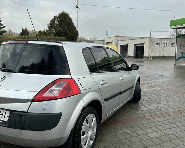 Сірий Рено Меган, об'ємом двигуна 1.46 л та пробігом 240 тис. км за 3999 $, фото 6 на Automoto.ua