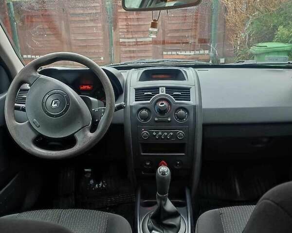 Серый Рено Меган, объемом двигателя 1.4 л и пробегом 255 тыс. км за 4100 $, фото 3 на Automoto.ua