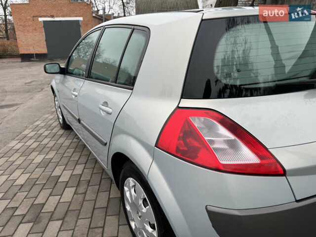 Серый Рено Меган, объемом двигателя 2 л и пробегом 242 тыс. км за 4900 $, фото 10 на Automoto.ua