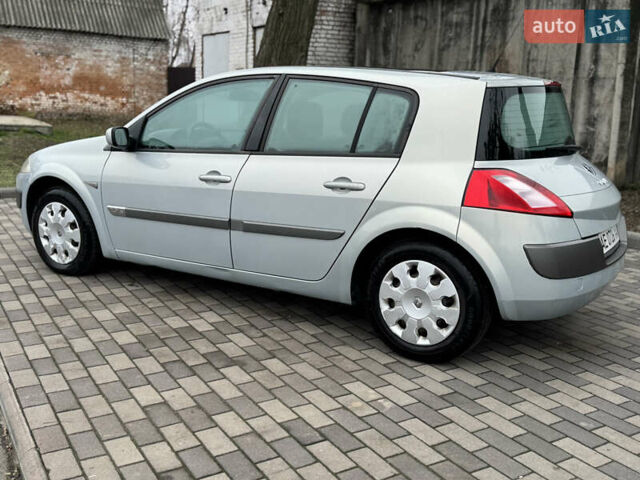 Серый Рено Меган, объемом двигателя 2 л и пробегом 242 тыс. км за 4900 $, фото 5 на Automoto.ua