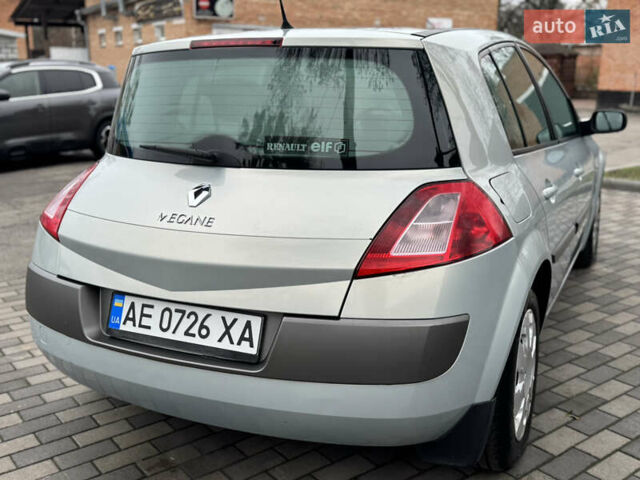 Серый Рено Меган, объемом двигателя 2 л и пробегом 242 тыс. км за 4900 $, фото 9 на Automoto.ua