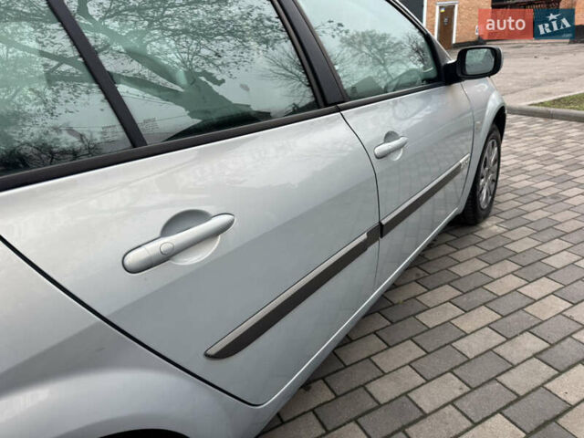 Серый Рено Меган, объемом двигателя 2 л и пробегом 242 тыс. км за 4900 $, фото 13 на Automoto.ua