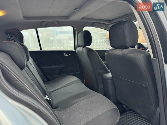 Серый Рено Меган, объемом двигателя 2 л и пробегом 242 тыс. км за 4900 $, фото 26 на Automoto.ua