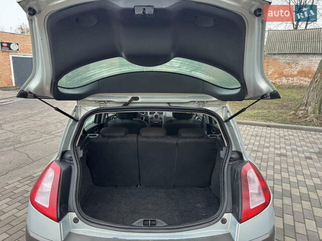 Серый Рено Меган, объемом двигателя 2 л и пробегом 242 тыс. км за 4900 $, фото 28 на Automoto.ua