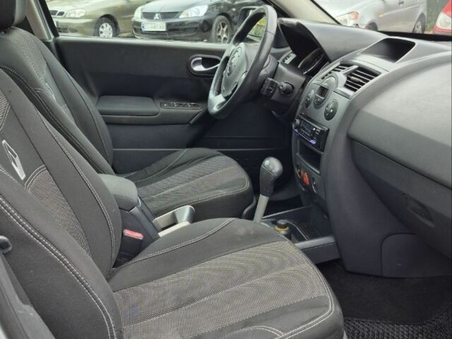 Серый Рено Меган, объемом двигателя 2 л и пробегом 205 тыс. км за 4700 $, фото 11 на Automoto.ua