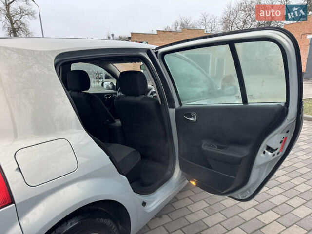 Серый Рено Меган, объемом двигателя 2 л и пробегом 242 тыс. км за 4900 $, фото 25 на Automoto.ua