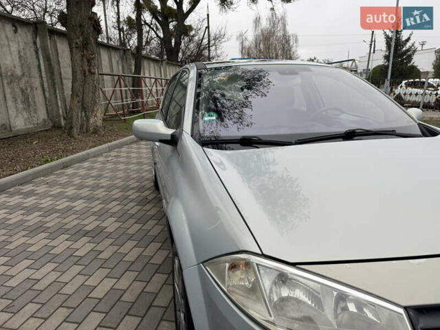 Серый Рено Меган, объемом двигателя 2 л и пробегом 242 тыс. км за 4900 $, фото 14 на Automoto.ua