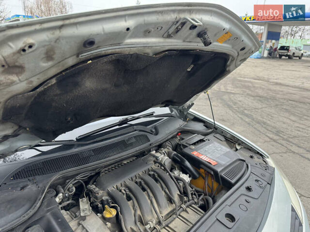 Серый Рено Меган, объемом двигателя 2 л и пробегом 242 тыс. км за 4900 $, фото 31 на Automoto.ua