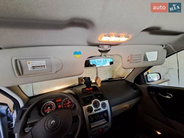 Серый Рено Меган, объемом двигателя 1.6 л и пробегом 131 тыс. км за 4700 $, фото 12 на Automoto.ua