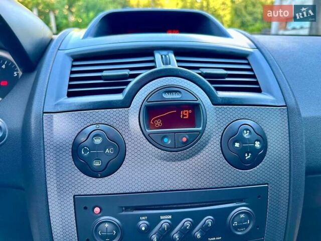 Рено Меган 2004 у Вінниці на Automoto.ua Сірий Рено Меган, об'ємом двигуна 1.6 л та пробігом 199 тис. км за 5300 $, фото 9 на Automoto.ua