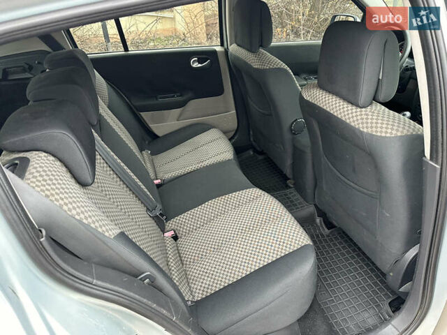 Серый Рено Меган, объемом двигателя 1.46 л и пробегом 275 тыс. км за 3700 $, фото 19 на Automoto.ua