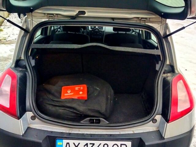 Сірий Рено Меган, об'ємом двигуна 1.4 л та пробігом 255 тис. км за 4100 $, фото 5 на Automoto.ua