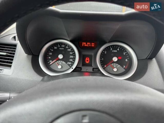 Серый Рено Меган, объемом двигателя 1.6 л и пробегом 237 тыс. км за 3800 $, фото 10 на Automoto.ua