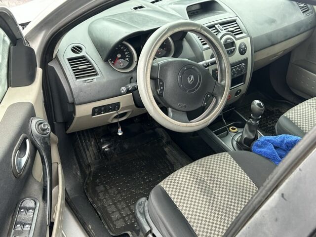 Серый Рено Меган, объемом двигателя 1.9 л и пробегом 200 тыс. км за 2500 $, фото 4 на Automoto.ua