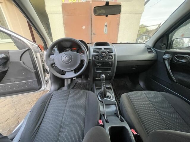 Серый Рено Меган, объемом двигателя 1.5 л и пробегом 275 тыс. км за 4150 $, фото 7 на Automoto.ua