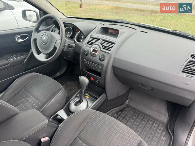 Серый Рено Меган, объемом двигателя 1.6 л и пробегом 242 тыс. км за 4500 $, фото 5 на Automoto.ua