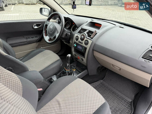 Сірий Рено Меган, об'ємом двигуна 1.6 л та пробігом 280 тис. км за 3999 $, фото 11 на Automoto.ua