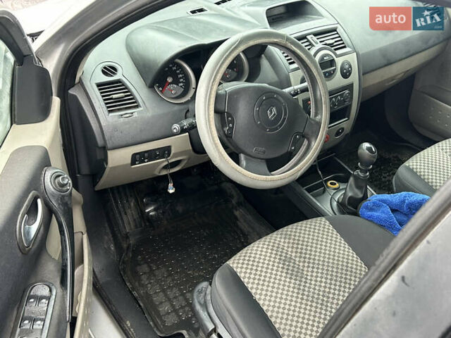 Серый Рено Меган, объемом двигателя 1.9 л и пробегом 200 тыс. км за 2500 $, фото 4 на Automoto.ua