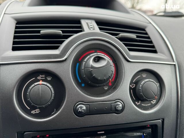 Сірий Рено Меган, об'ємом двигуна 1.4 л та пробігом 191 тис. км за 4390 $, фото 16 на Automoto.ua