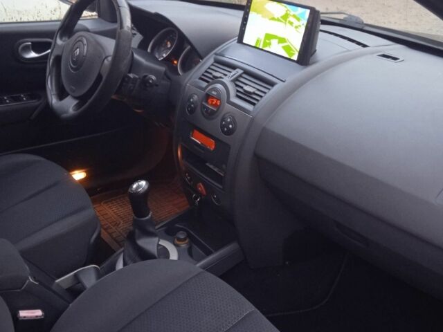 Серый Рено Меган, объемом двигателя 1.6 л и пробегом 222 тыс. км за 4200 $, фото 5 на Automoto.ua