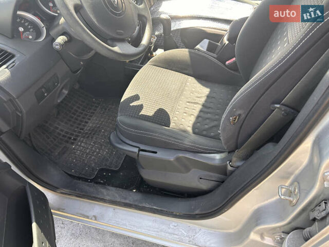 Серый Рено Меган, объемом двигателя 1.39 л и пробегом 190 тыс. км за 4000 $, фото 12 на Automoto.ua