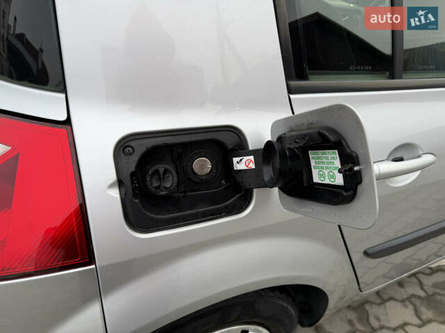 Сірий Рено Меган, об'ємом двигуна 1.6 л та пробігом 280 тис. км за 3999 $, фото 10 на Automoto.ua