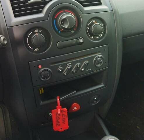 Серый Рено Меган, объемом двигателя 1.4 л и пробегом 171 тыс. км за 4300 $, фото 4 на Automoto.ua