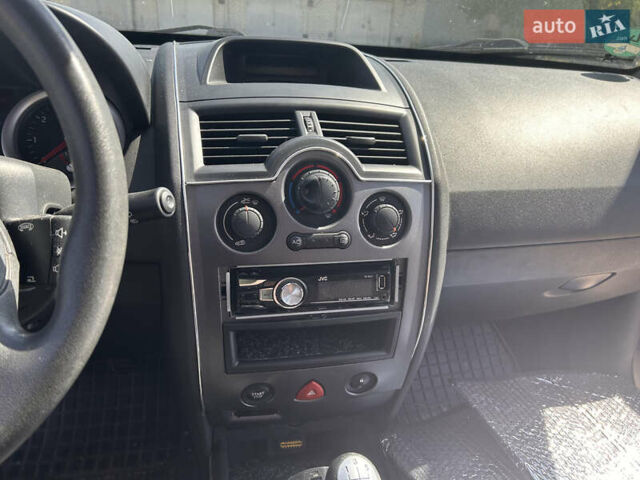 Серый Рено Меган, объемом двигателя 1.39 л и пробегом 190 тыс. км за 4000 $, фото 8 на Automoto.ua