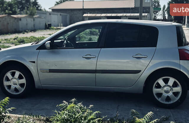 Серый Рено Меган, объемом двигателя 1.39 л и пробегом 190 тыс. км за 4000 $, фото 3 на Automoto.ua