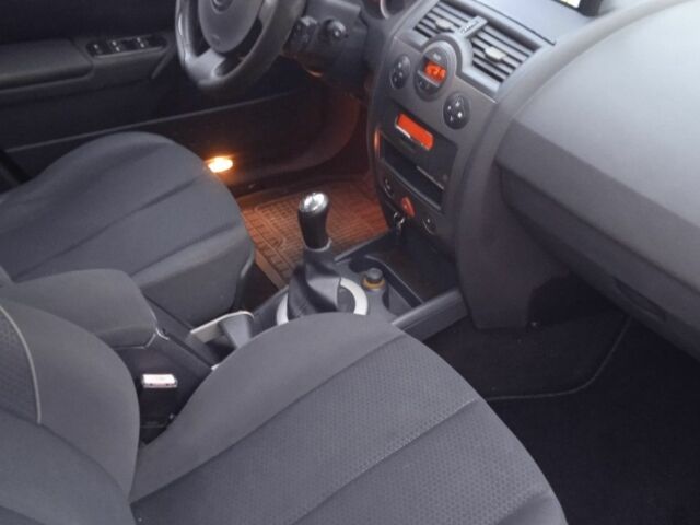 Серый Рено Меган, объемом двигателя 1.6 л и пробегом 222 тыс. км за 4200 $, фото 6 на Automoto.ua