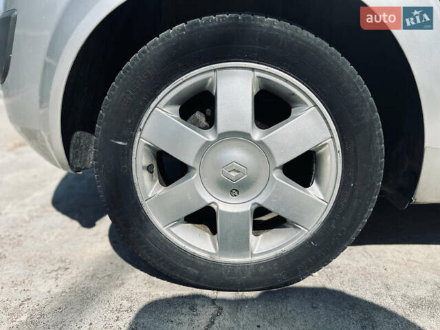 Серый Рено Меган, объемом двигателя 1.39 л и пробегом 190 тыс. км за 4000 $, фото 2 на Automoto.ua